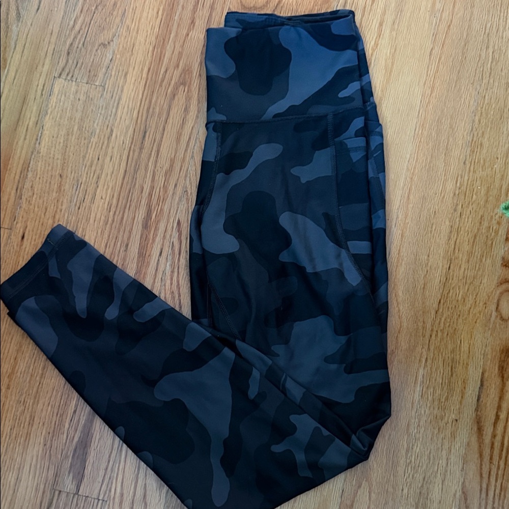 Old Navy Black and Gray Camouflage Leggings